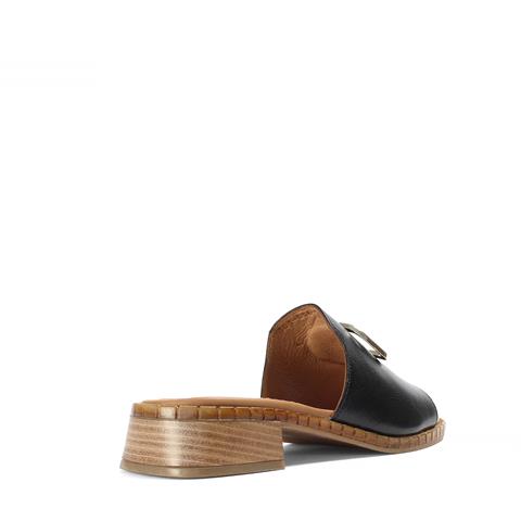 Kadın Siyah Toka Detaylı Deri Terlik