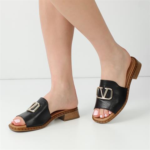 Kadın Siyah Toka Detaylı Deri Terlik