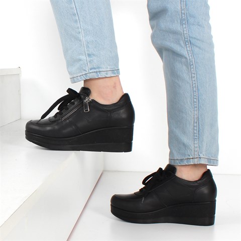 Kadın Siyah Bağcıklı Fermuarlı Dolgu Topuklu Deri Ayakkabı