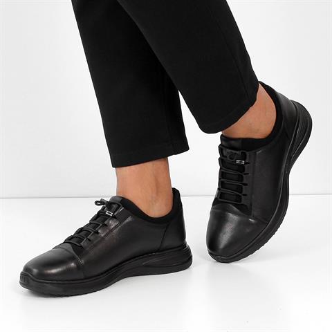 Erkek Siyah Bağcıklı Kalın Tabanlı Deri Günlük Ayakkabı