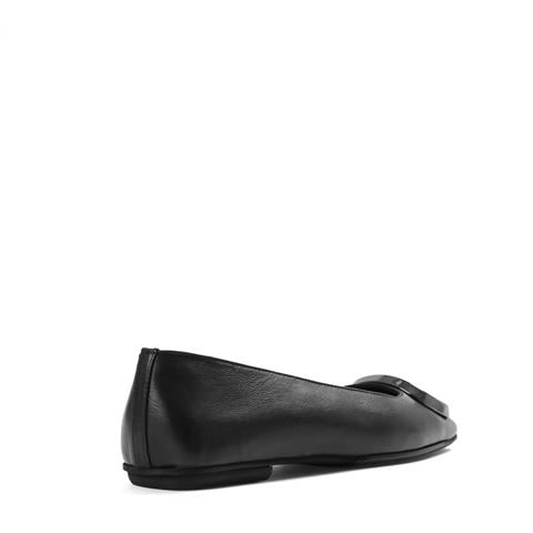 Kadın Siyah Tokalı Deri Babet