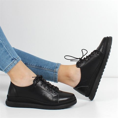 Kadın Siyah Bağcıklı Kalın Tabanlı Deri Ayakkabı