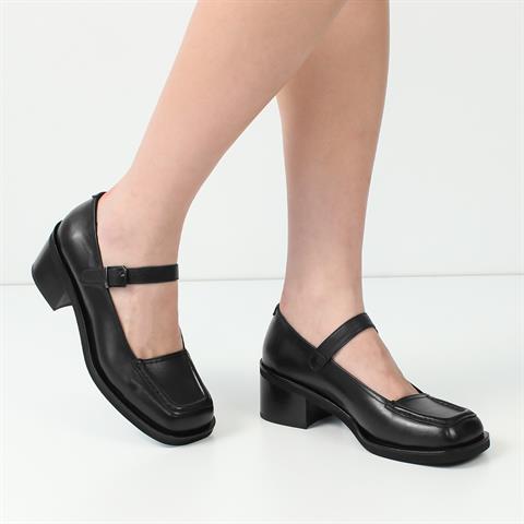 Kadın Siyah Küt Burunlu Deri Klasik Ayakkabı