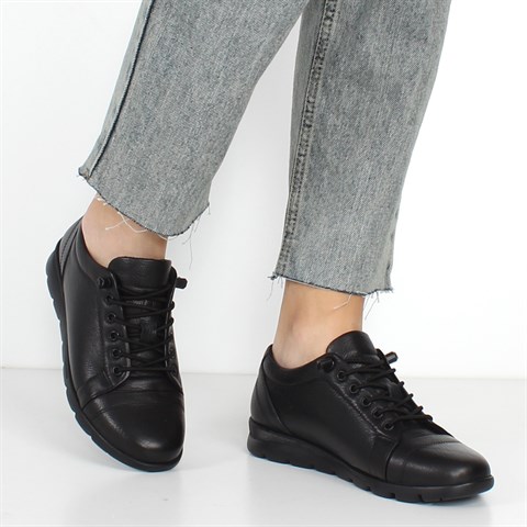 Kadın Siyah Bağcıklı Deri Ayakkabı