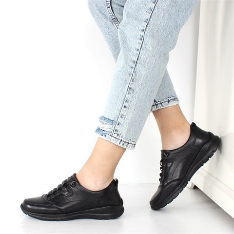 Kadın Siyah Bağcıklı Deri Ayakkabı