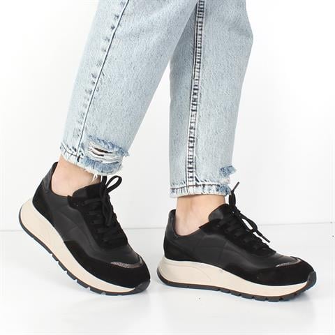 Kadın Siyah Bağcıklı Kalın Tabanlı Deri Sneaker