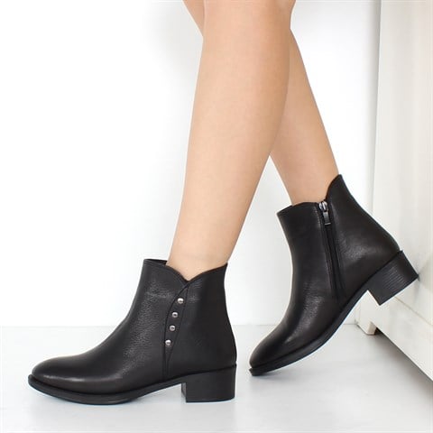 Kadın Siyah Fermuarlı Kısa Deri Bot