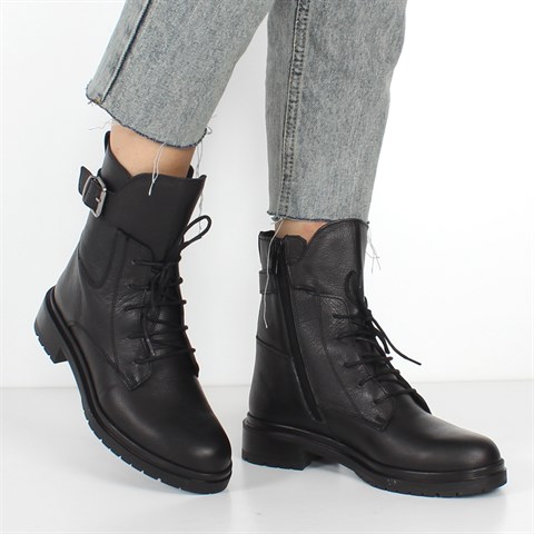 Kadın Siyah Fermuarlı Tokalı Deri Bot