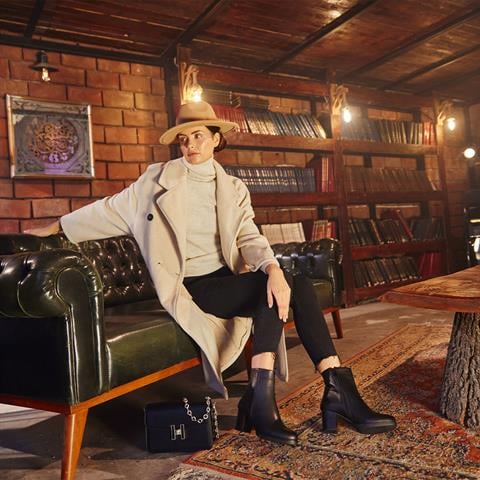 Kadın Siyah Fermuarlı Kalın Topuklu Deri Bot