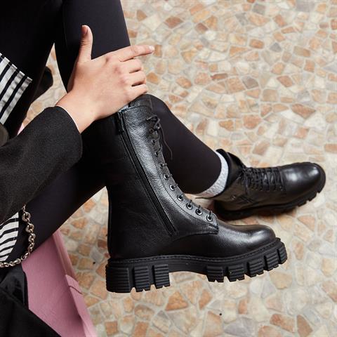 Kadın Siyah Fermuarlı Kalın Tabanlı Deri Postal Bot