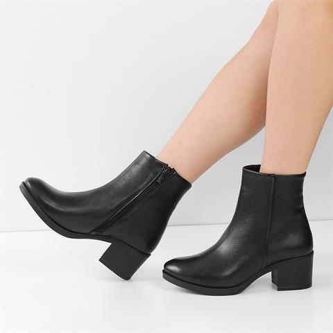 Kadın Siyah Fermuarlı Kalın Topuklu Deri Bot