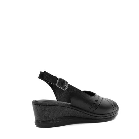 Kadın Siyah Bilekten Bantlı Deri Sandalet