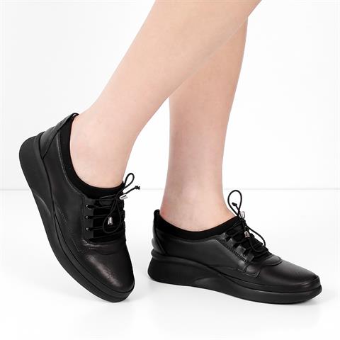 Kadın Siyah Bağcıklı Dolgu Topuklu Deri Ayakkabı