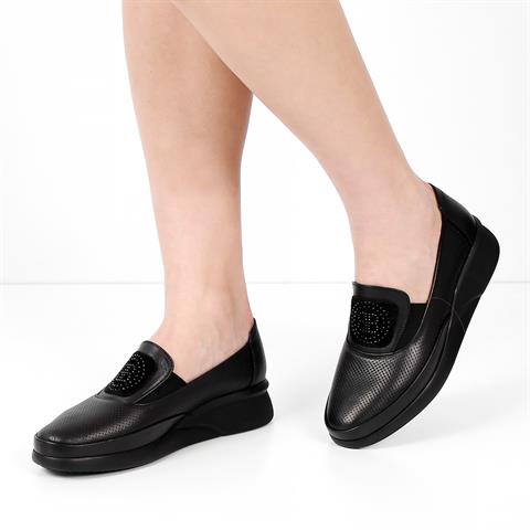 Kadın Siyah Dolgu Topuklu Deri Ayakkabı