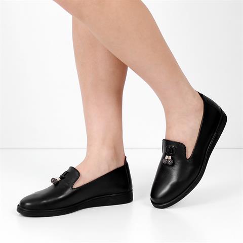 Kadın Siyah Taşlı Püsküllü Deri Ayakkabı