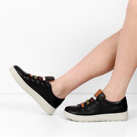 Kadın Siyah Bağcıklı Kalın Tabanlı Deri Ayakkabı