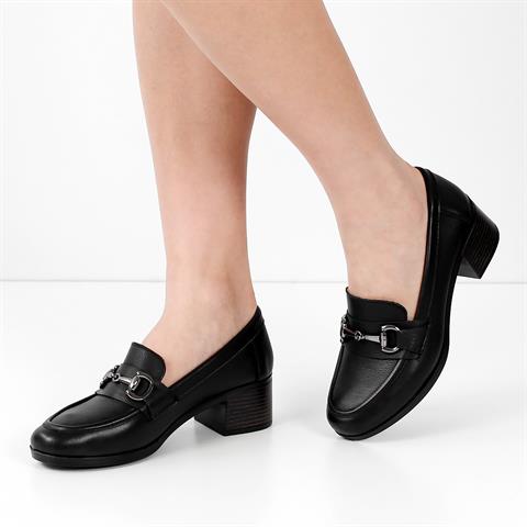 Kadın Siyah Tokalı Deri Klasik Ayakkabı