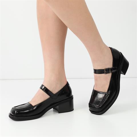 Kadın Siyah Küt Burunlu Rugan Deri Klasik Ayakkabı