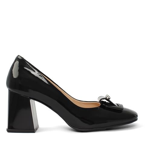 Kadın Siyah Küt Burunlu Rugan Deri Klasik Ayakkabı