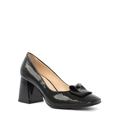 Kadın Siyah Küt Burunlu Rugan Deri Klasik Ayakkabı