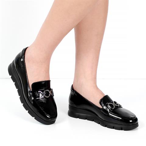 Kadın Siyah Tokalı Kalın Tabanlı Rugan Deri Loafer