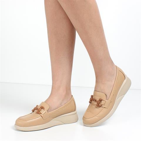 Kadın Ten Tokalı Dolgu Topuklu Deri Ayakkabı