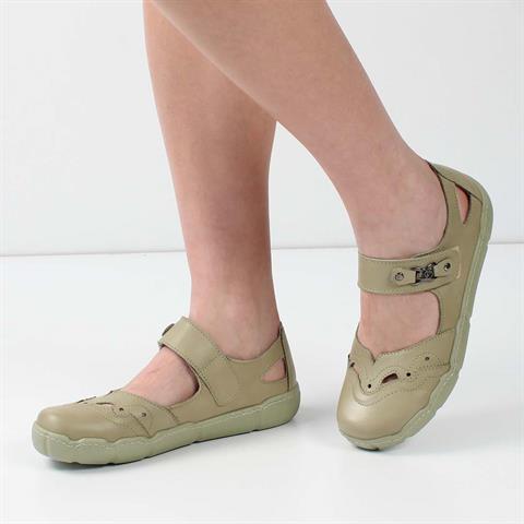 Kadın Yeşil Tokalı Önü Kapalı Deri Sandalet