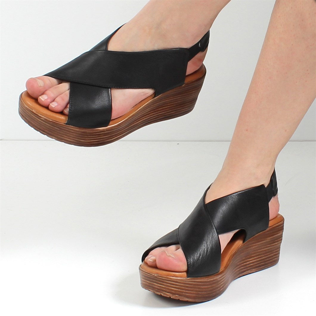 Dolgu Topuklu Siyah Deri Kadın Sandalet 339 23107-1 | Celal Gültekin
