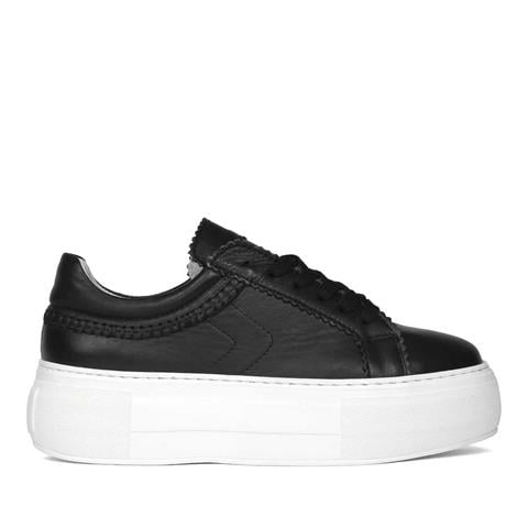 Celal Gültekin Kadın Siyah Bağcıklı Kalın Tabanlı Deri Sneaker