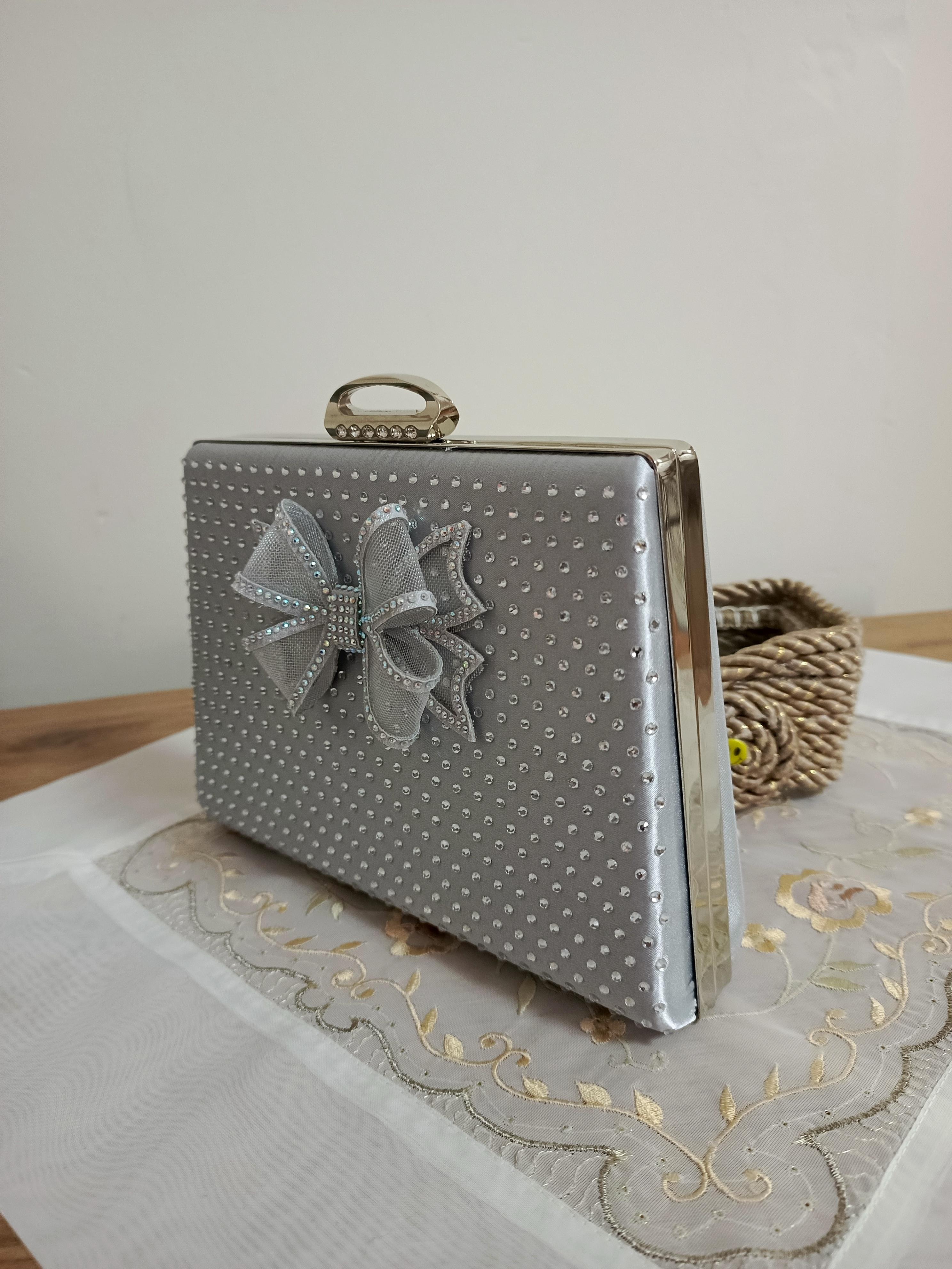 Gümüş Saten Fiyonk Taşlı Abiye Çanta