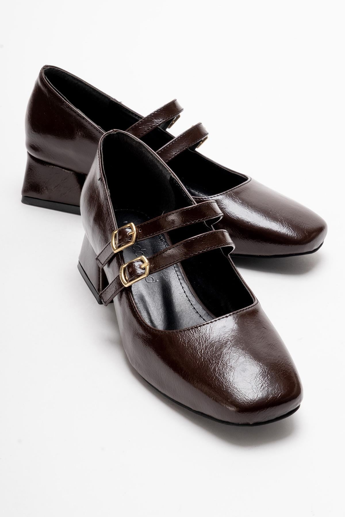 Kadın Küt Burunlu Çift Biyeli Topuklu Ayakkabı; KAHVE KIRIŞIK