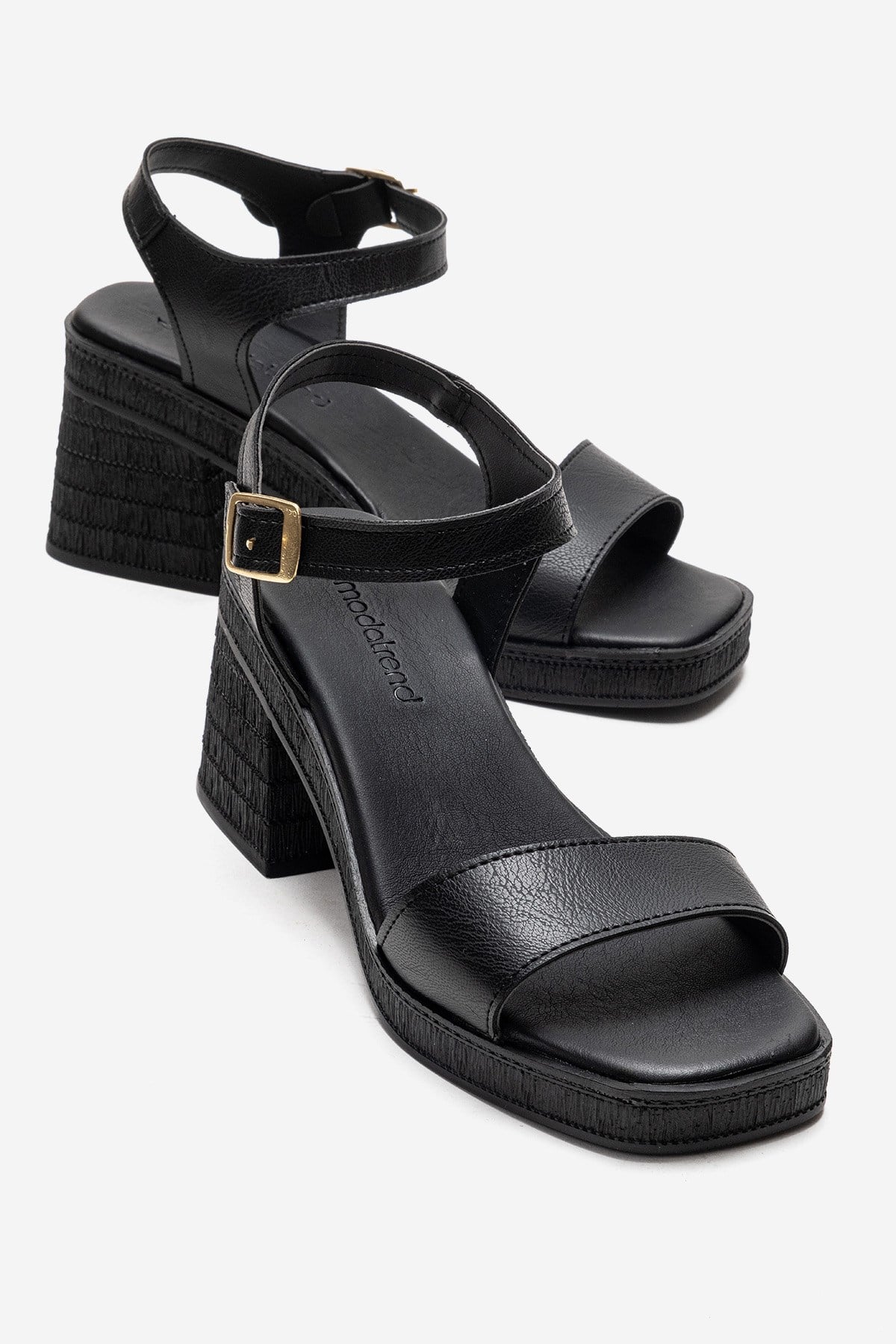 Kadın Tek Biyeli Ökçeli Topuklu Sandalet SİYAH