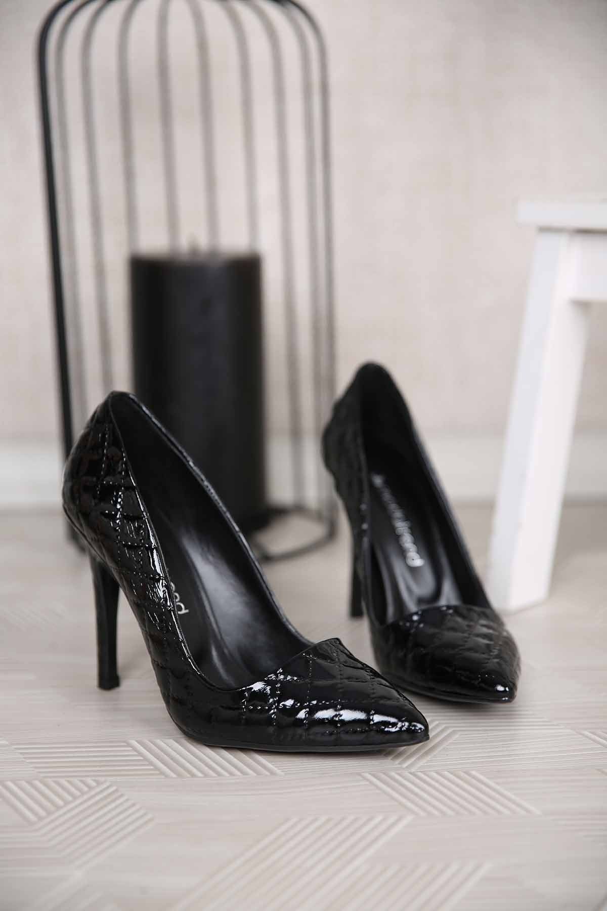 Bayan Kapitonelli Stiletto Ayakkabı SİYAH RUGAN