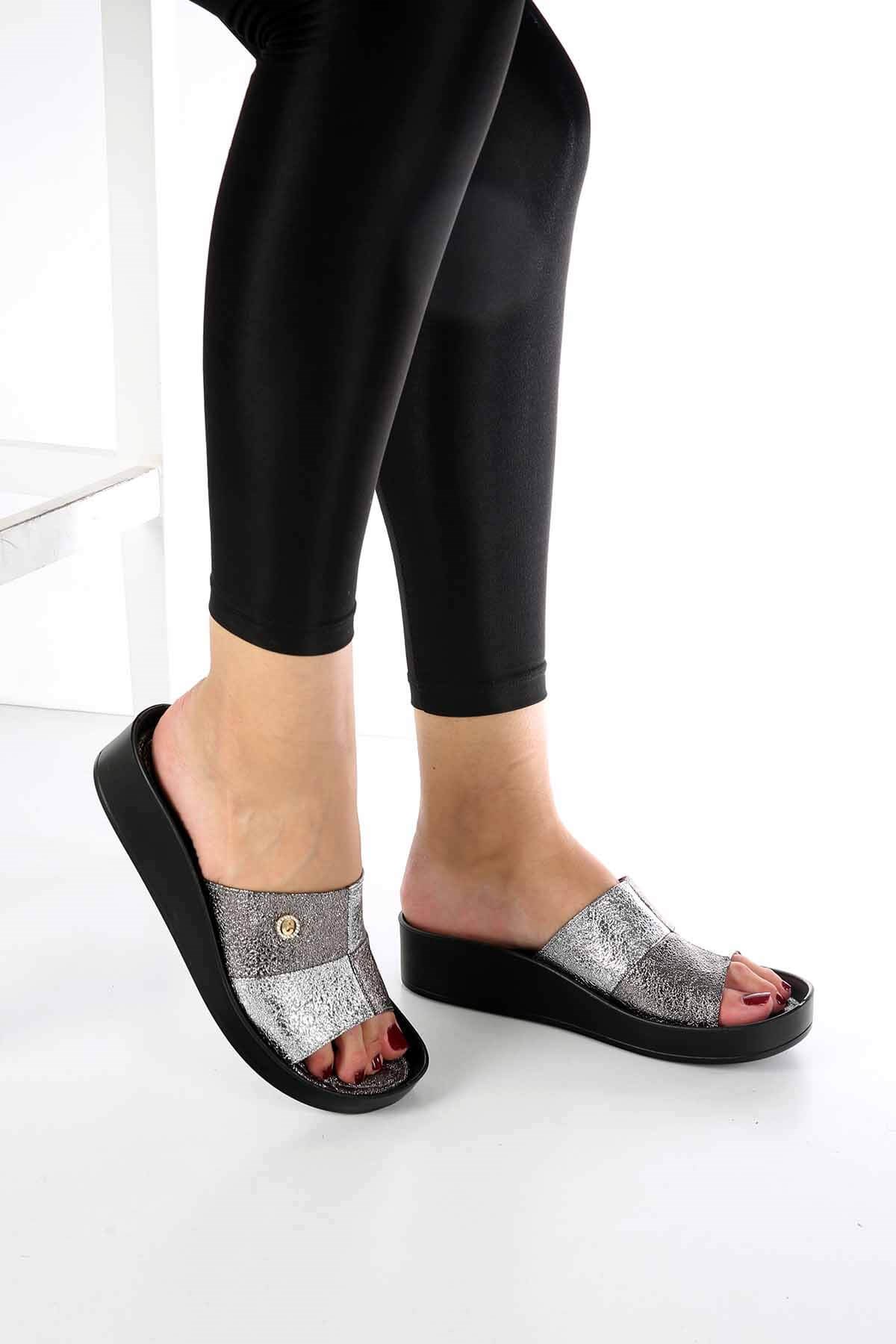 Bayan Parçalı Baskı Terlik - 18291*2 PLATİN GÜMÜŞ