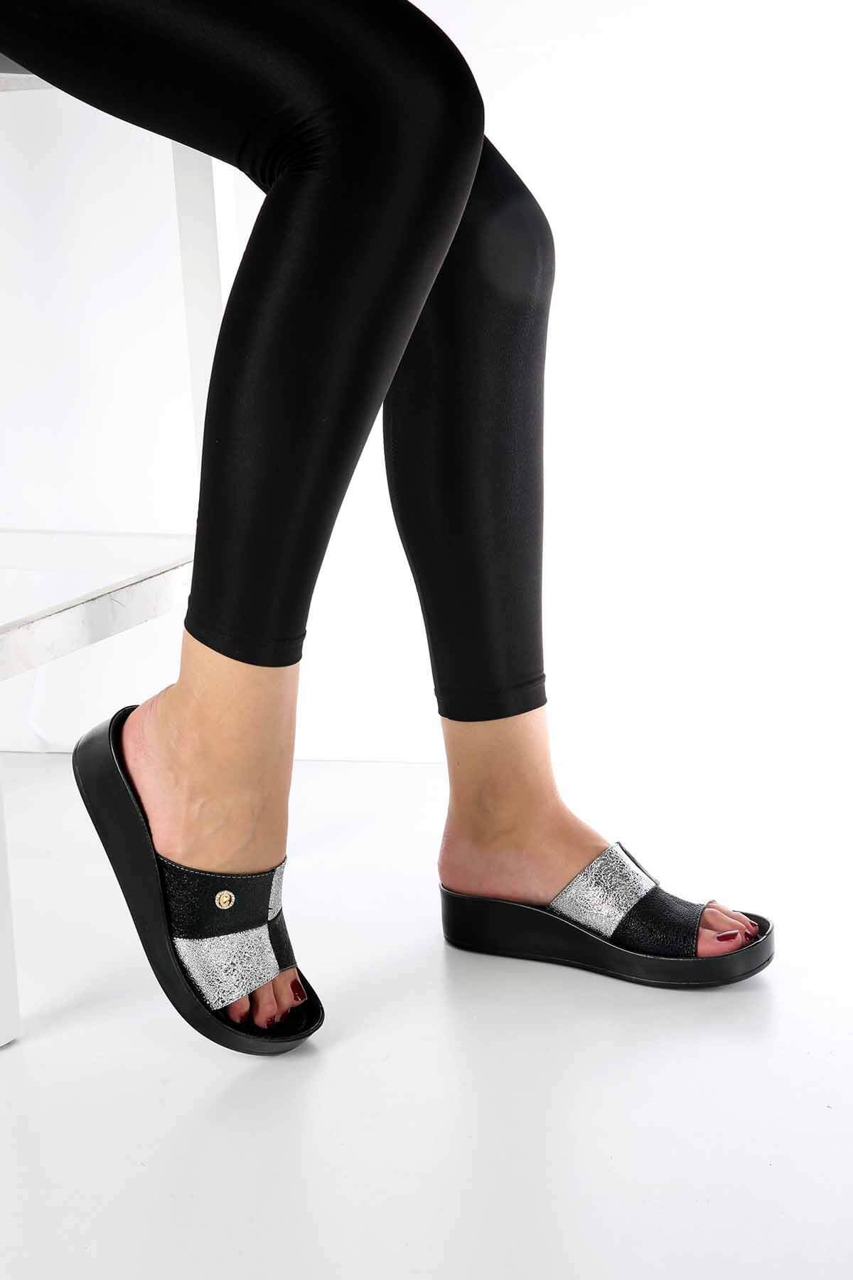 Bayan Parçalı Baskı Terlik - 18291*2 SİYAH GÜMÜŞ