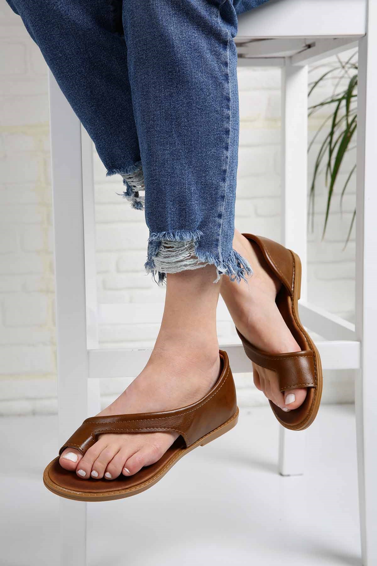 Bayan Parmak Arası Sandalet  - 6811 TABA CİLT