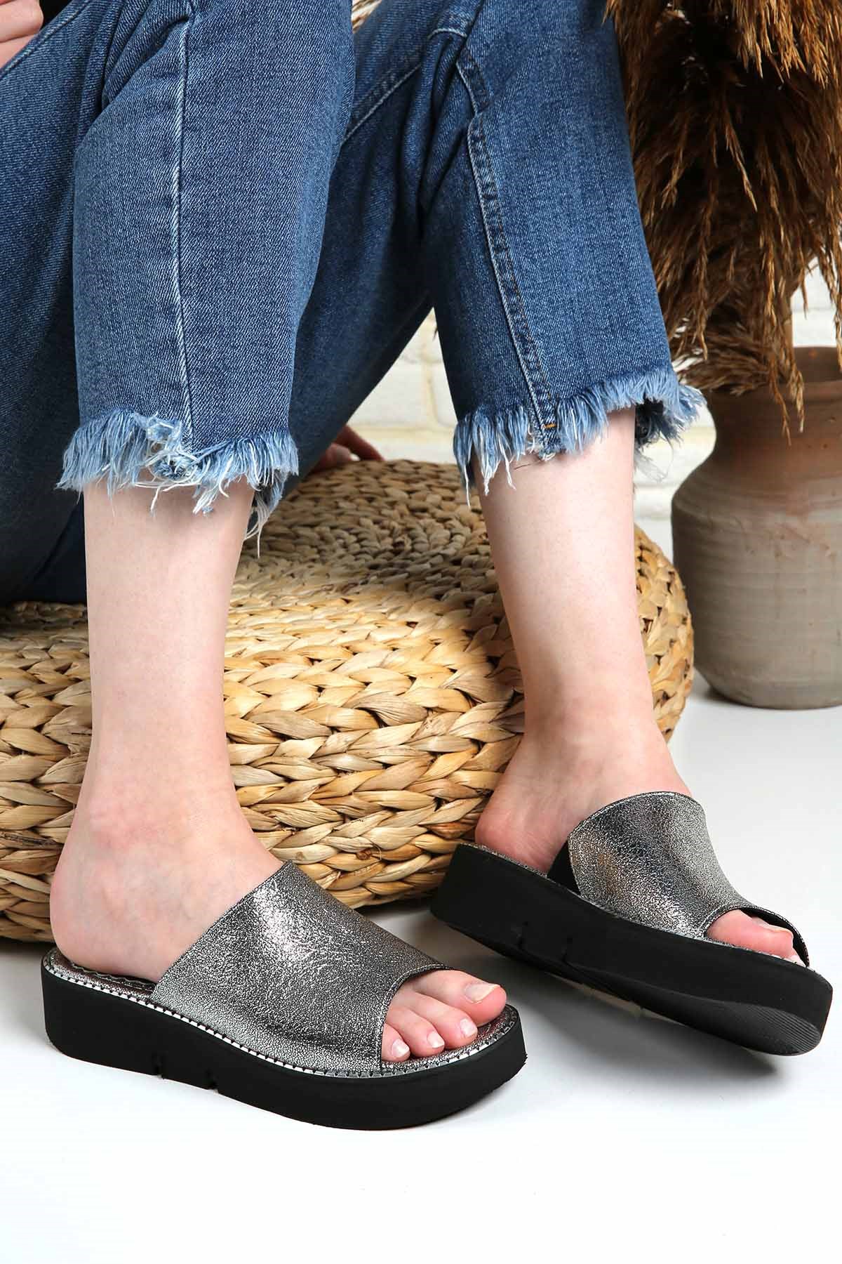 Bayan Tek Bantlı Terlik  PLATİN SİM