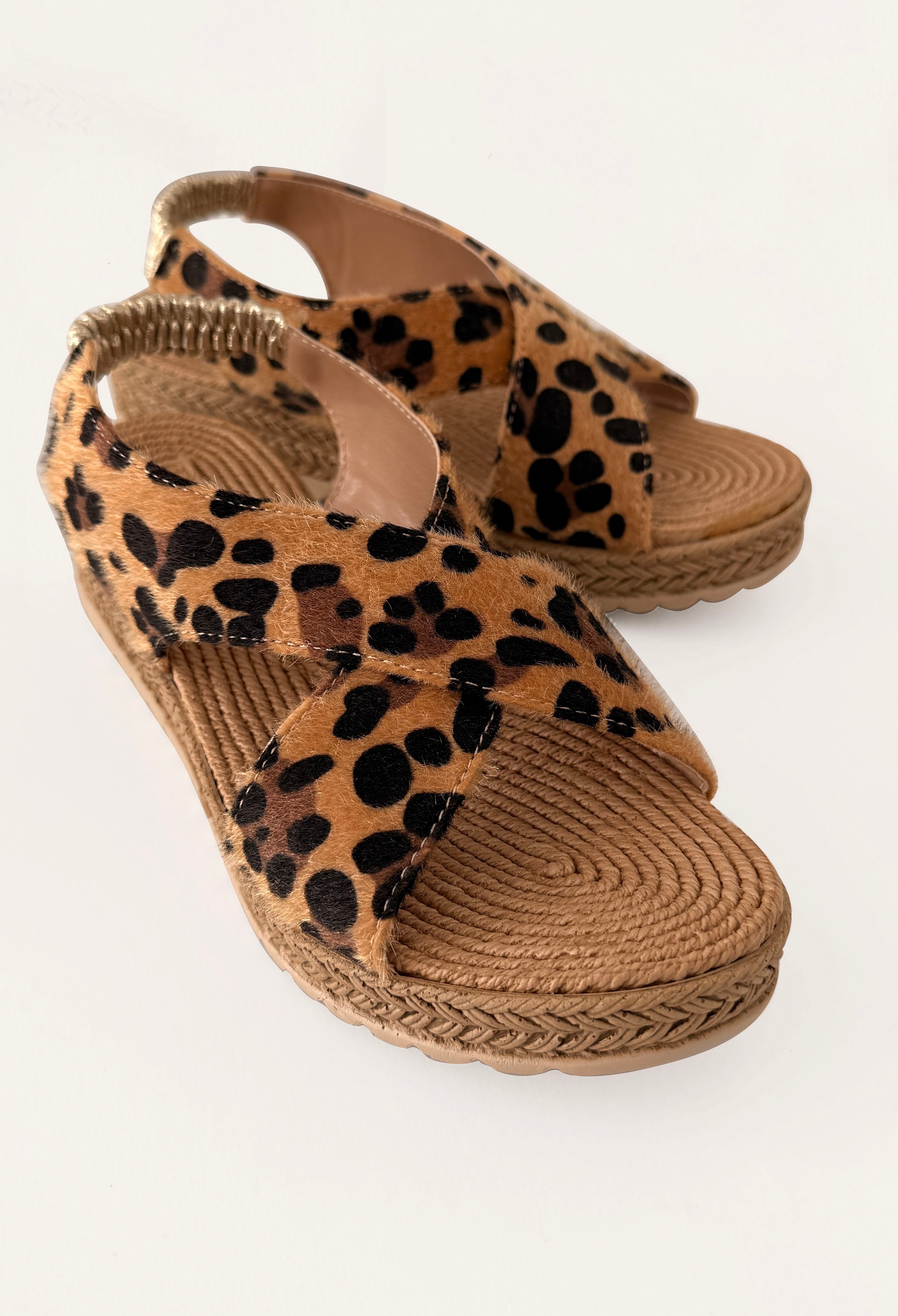Çapraz Biyeli Lastikli Hasır Sandalet LEOPAR