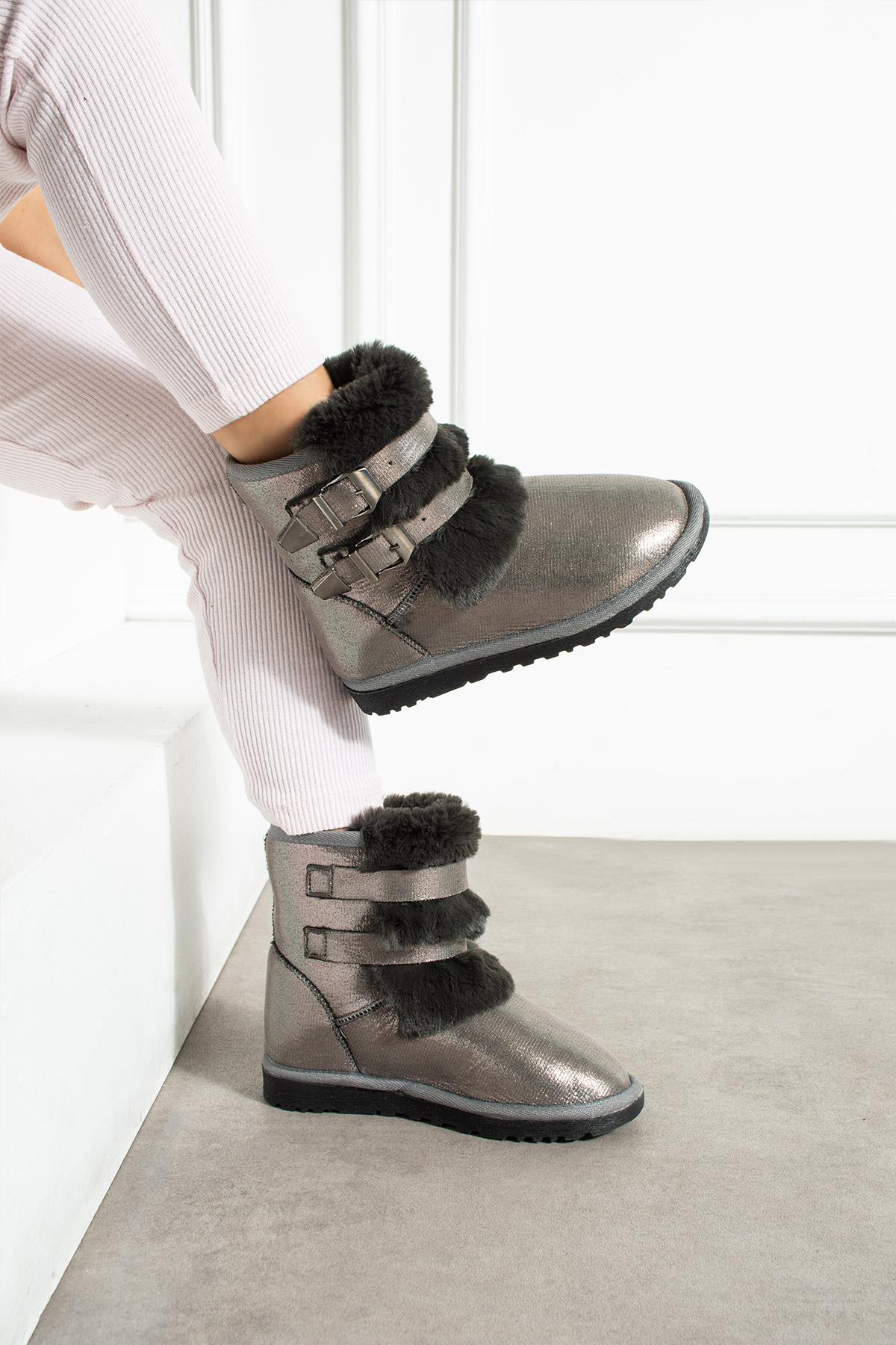 Çift Tokalı İnce Taban Kadın Bot PLATİN SULTAN