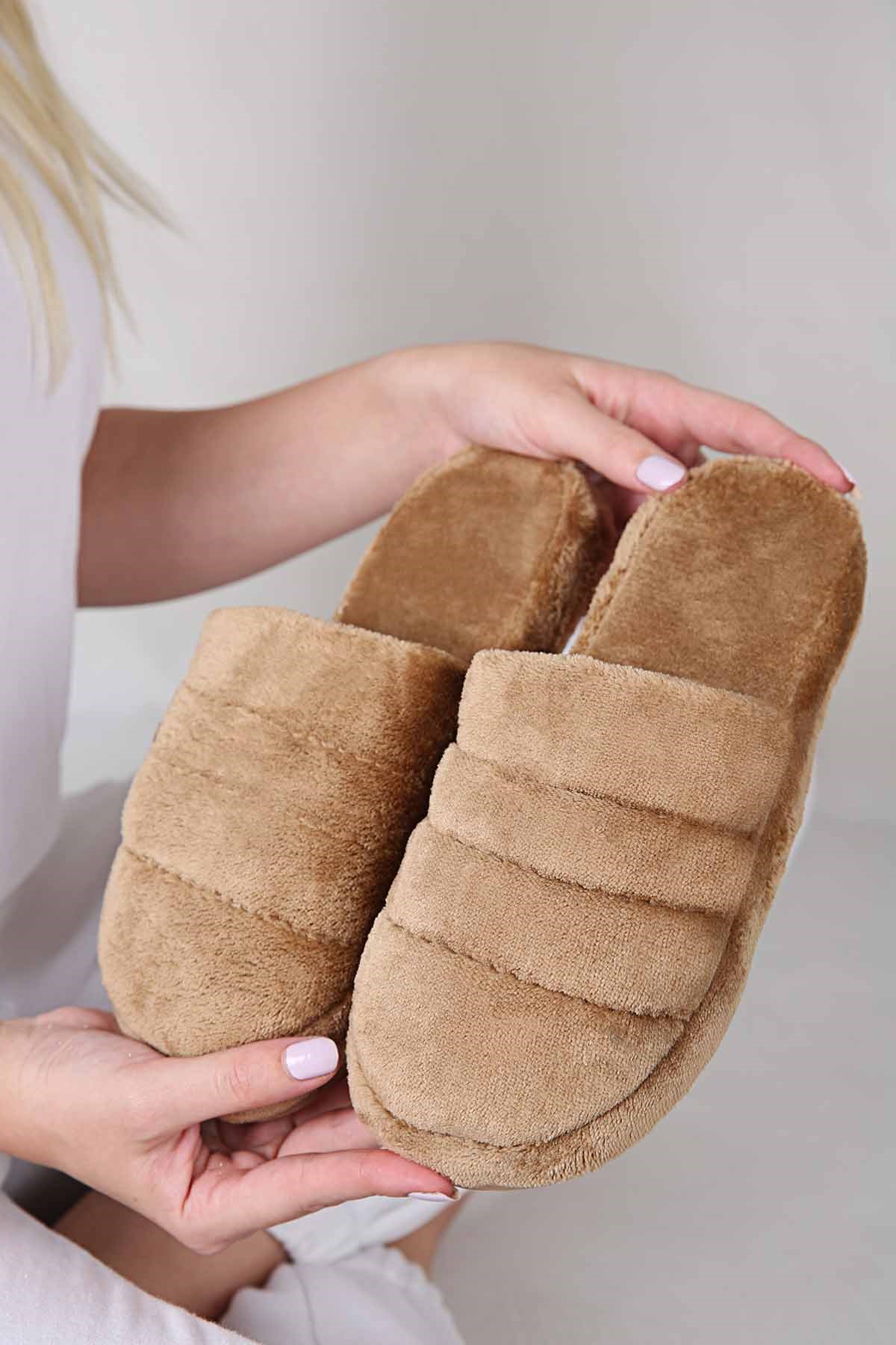 Kadın Tüylü Ev Terliği TABA