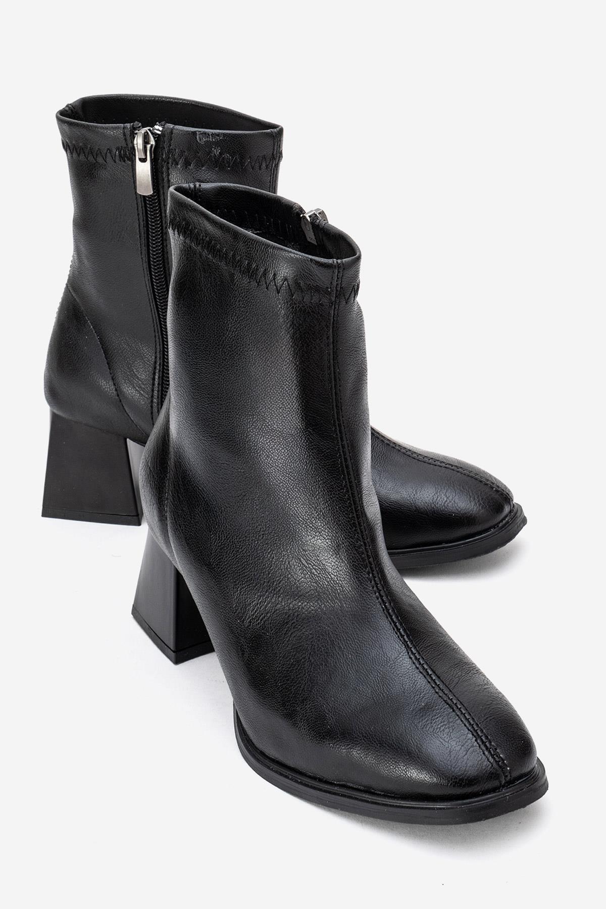 Sade Streçli Küt Burunlu Bot SİYAH CİLT