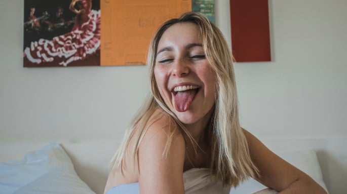 ASMR Erotik midir? Sesle Uyarılma Üzerine Merak Edilenler