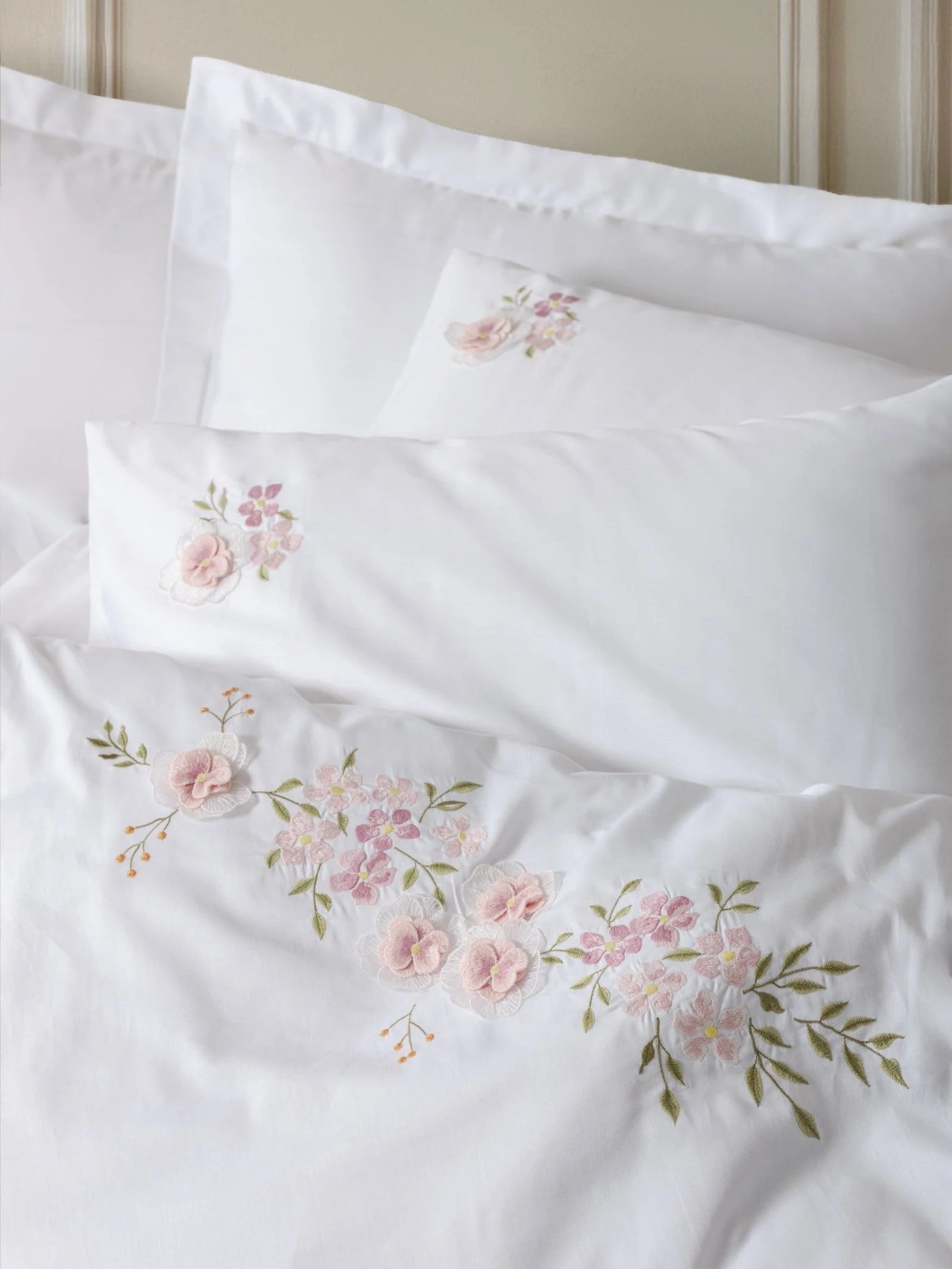 ND 3D Nakışlı Çift Kişilik Saten Nevresim Takımı Floret Beyaz
