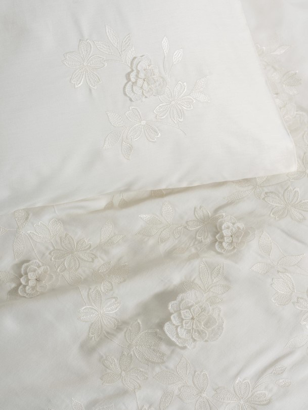 ND 3D Nakışlı Çift Kişilik Saten Nevresim Takımı Chic Ekru