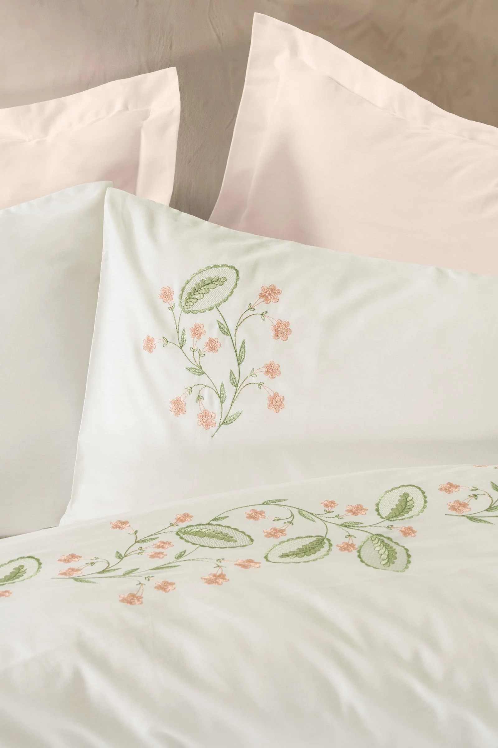 Cotton Box Brode Nakışlı Çift Kişilik Saten Nevresim Takımı Fleurine Somon