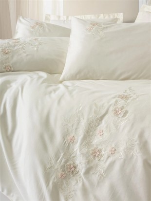 ND 3D Nakışlı Çift Kişilik Saten Nevresim Takımı Aira Ekru