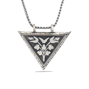 Hk Gümüş Erkek Kolye Üçgen İçi Açılabilen Çiçek Muskalık |Gümüş Takı Hediyelik Ürünler