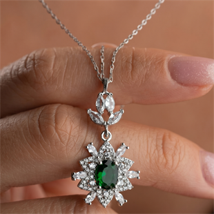 Gümüş Zümrüt Yeşili Taşlı Kadın Kolye