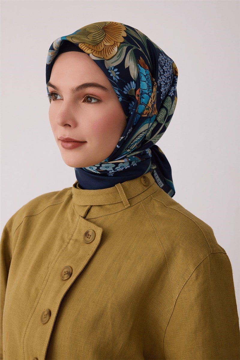 Belli 4415 Çiçek Buketi Çiçekli %100 Twill İpek Eşarp - Lacivert Eşarp BELLI 