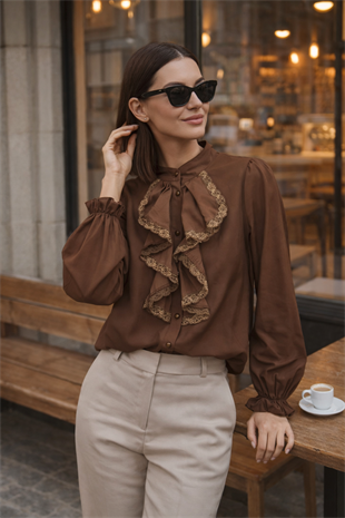 Fırfır Yaka Dantel Detaylı Bluz 260133 - Kahve